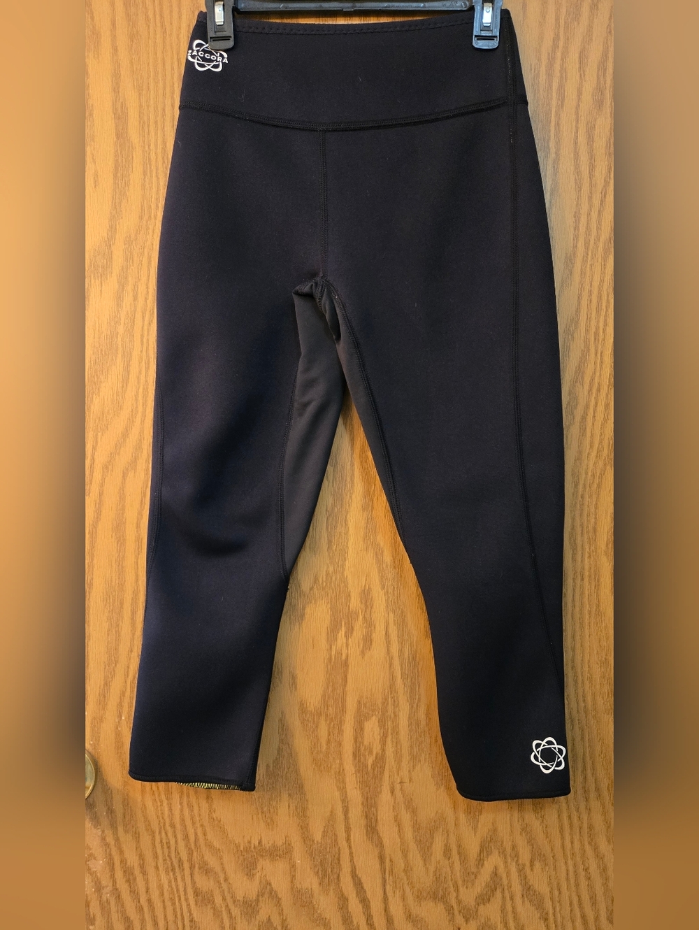 Zaggora Workout Capri Pant. Makes A Body Sweat. Back Zipper. Size Small.